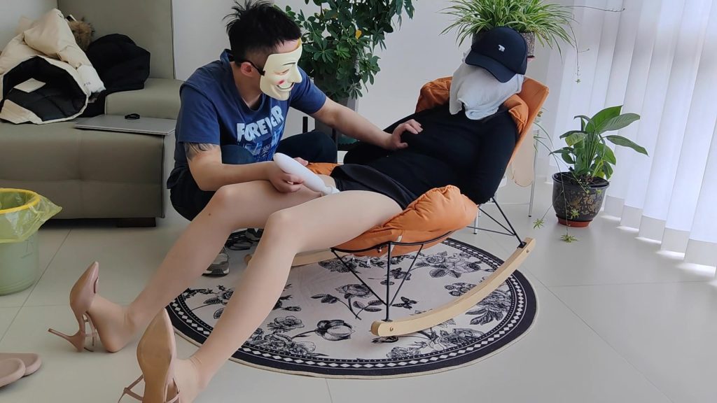 【束人映像】【女司机和空姐的劫难纠葛】原味套头+保鲜膜呼吸抑制+车内中出+湿毛巾蒙脸震动B强高+保鲜膜窒息-视频-5元站