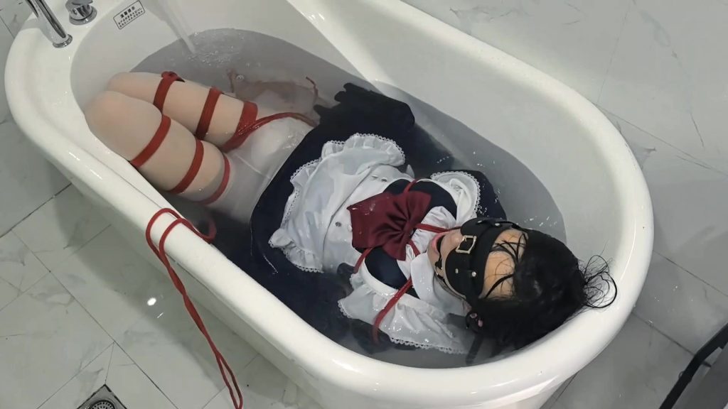 【小自白】小男娘女仆装折腿自缚被入室绑架，在被强制榨汁后扔进浴缸泡澡-视频-5元站