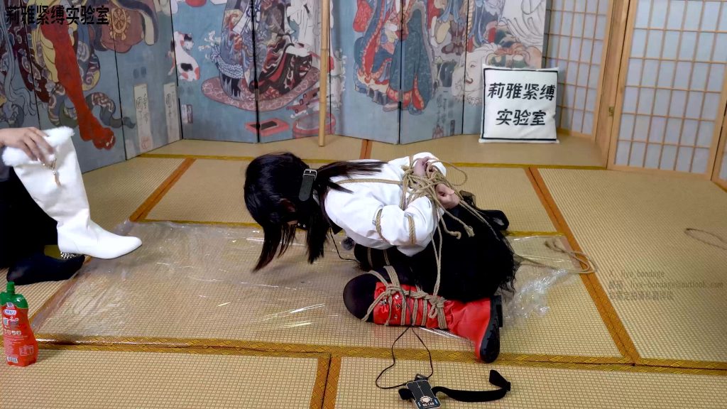 【莉雅】独居少女的劫难（二） DID/紧缚/口球/棒子/蛋蛋/黑丝/靴子/强膏/湿身/呻吟-视频-5元站