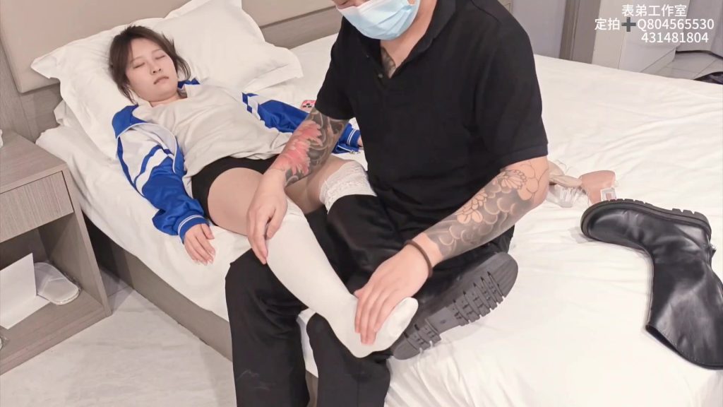 【表弟工作室】被玩脚的千千-视频-5元站