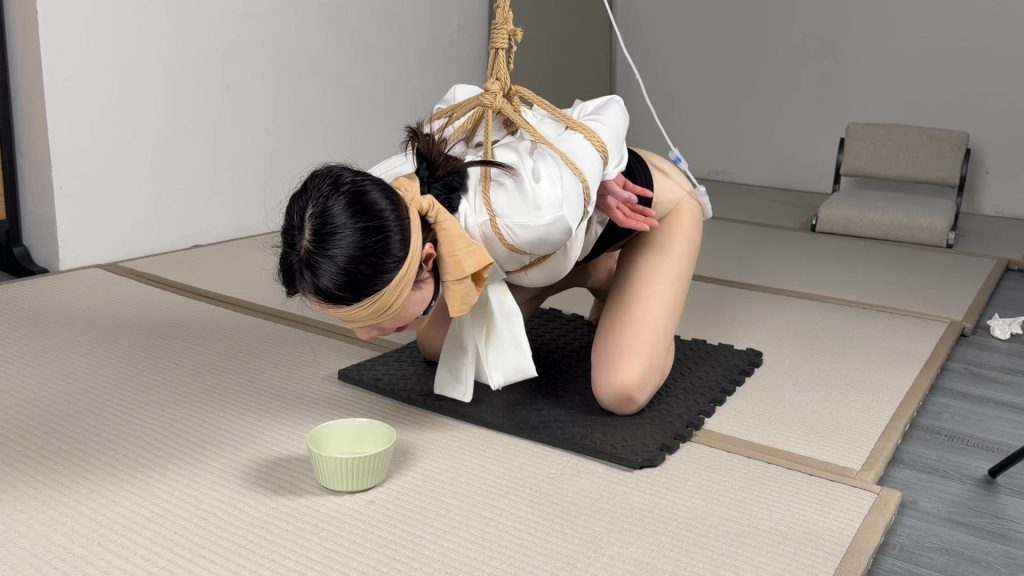 【眼眸出品】《日式反绑加灌C喷射130》-视频-5元站