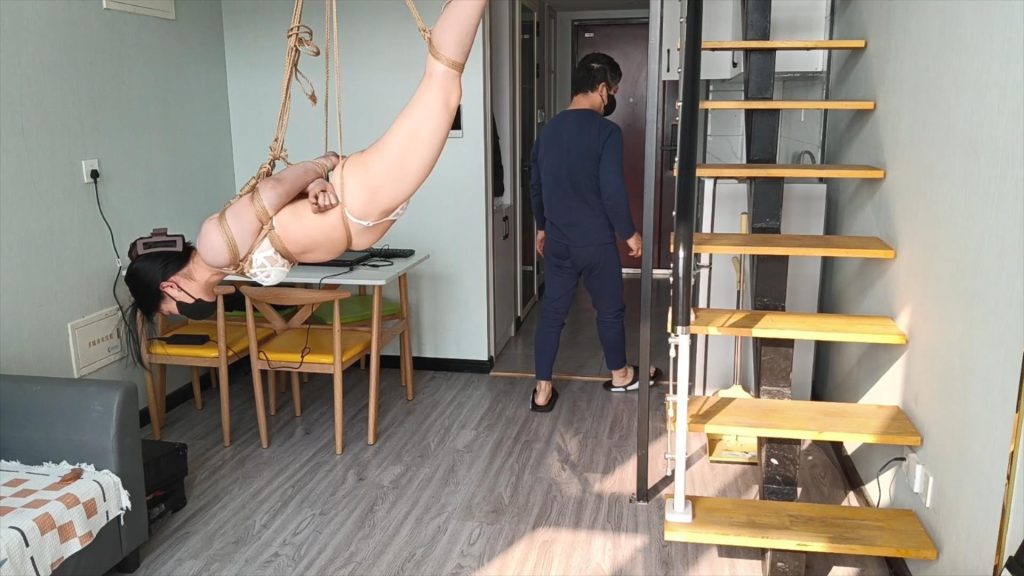 【绯影责束】银色高跟鞋倒吊.-视频-5元站