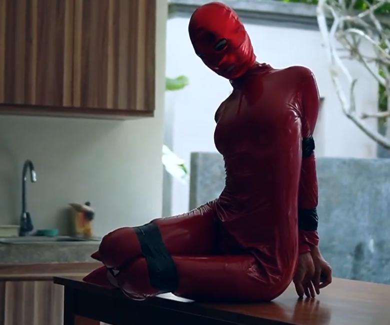 Sangini – Red LaTeX Doll Tape Bondage With Vibrator-视频-5元站