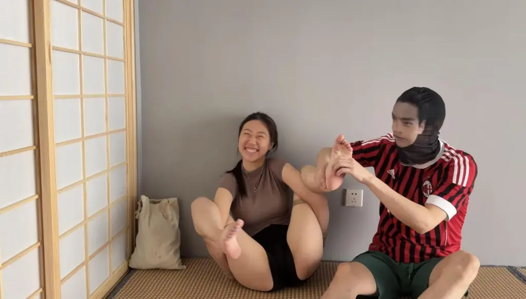 【东隅映像室】模特思思吊铐和痛苦姿势的体罚-视频-5元站