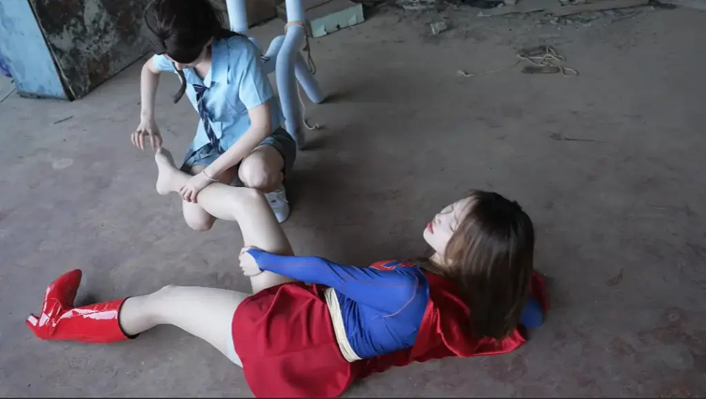 【比尔工作室】圈套(制服女超人) 氪石袜圈套女超人-视频-5元站