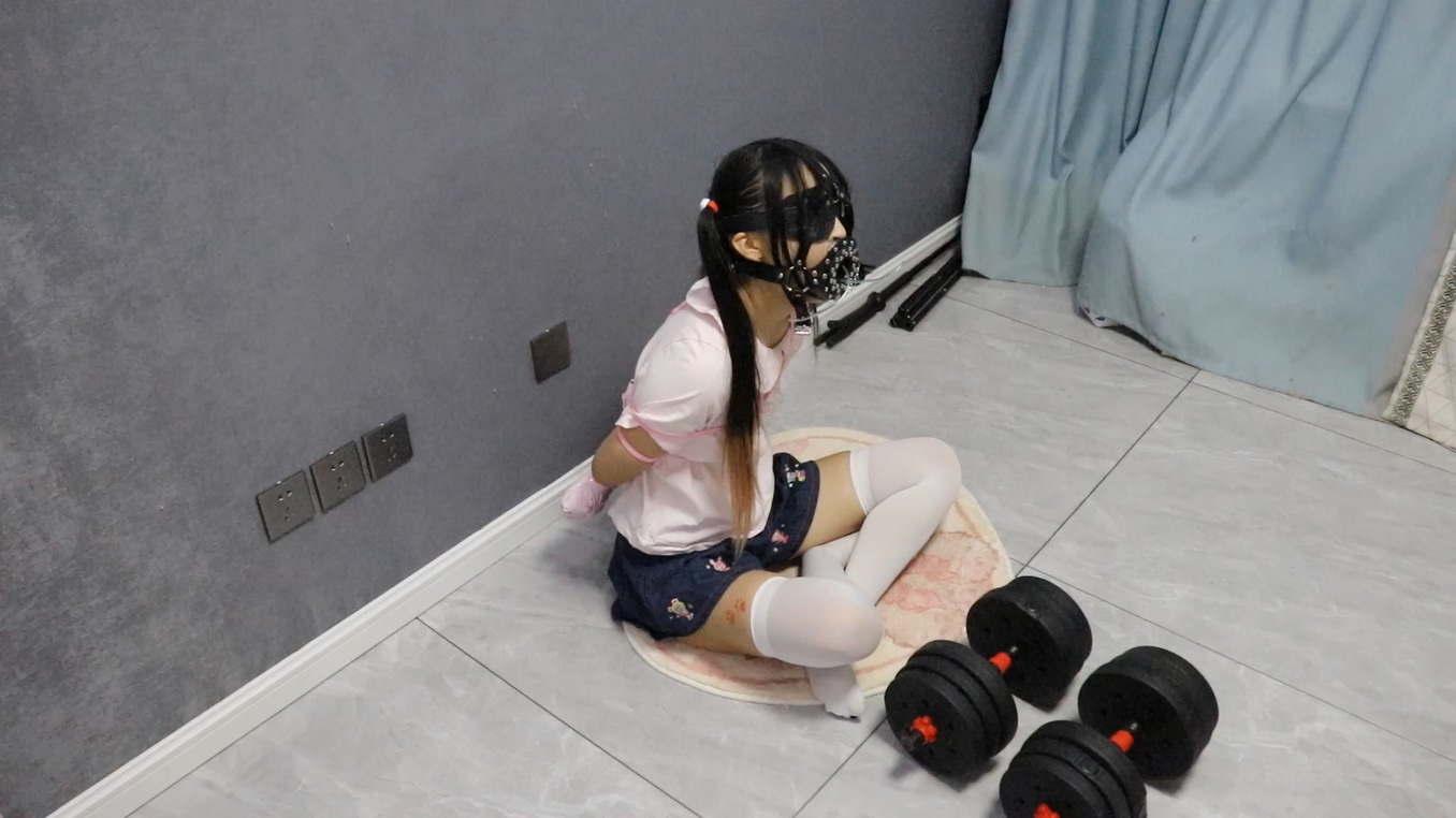 【咕咕原创】【上上强度】极虐6-双马尾美少女超难受硬核脱缚挑战！深喉鼻管打结+马具口枷+胶带包手+海老缚+40kg配重！巨巨巨难受的情况下死命逃脱！-视频-5元站