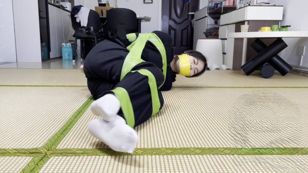 【默示录】【小怡】白袜驷马+TK+封嘴，叫声很酥麻，值得一看～-视频-5元站