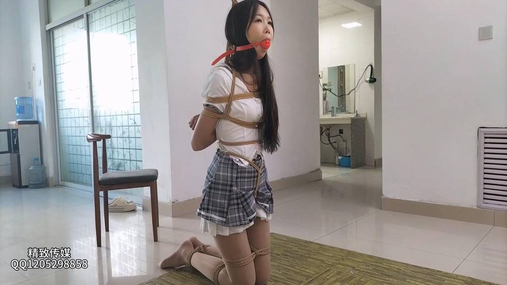 【精致原创】小美一小时后高手膝盖顶地跪缚吊折磨 超大口球流口水放置-视频-5元站