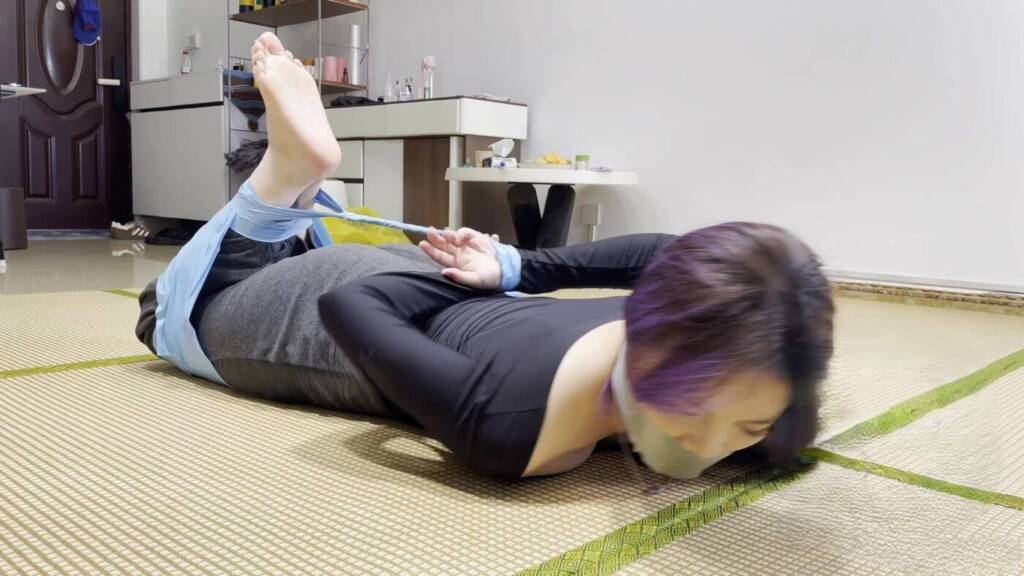 【默示录】【小璃】裸脚+缠绕封嘴+驷马～-视频-5元站