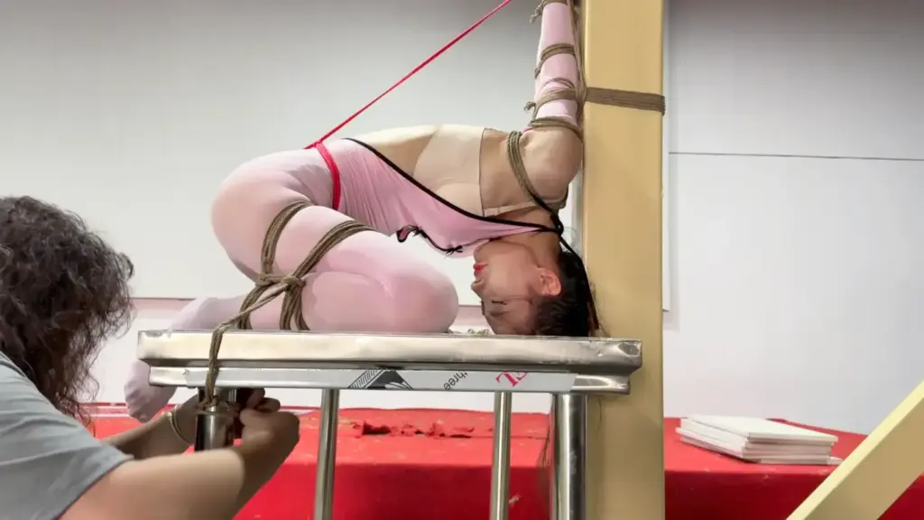 【媚娘工作室】粉红女郎的窝颈极限挑战-视频-5元站