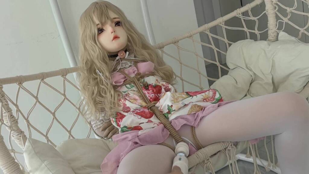 【FXX】【人偶女友】收到一萌宠 没收住手 五六个小时玩嗨了 TD+木奉强糕，震动震动乳夹+股绳拉扯虐Y，鞭打到打滚 TK笑到疯狂挣扎原来人偶也有感知 并腿缚+跪立缚+驷马缚-视频-5元站